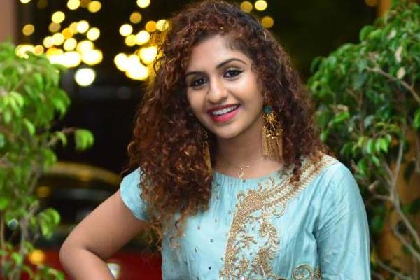 ఇంటర్వ్యూ :  హీరోయిన్  నూరిన్ – అప్పుడు ‘అల్లు అర్జున్’ను పెళ్లాడాలనిపించింది !