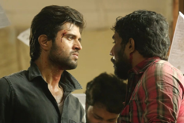 నైజాంలో సాలిడ్ బిజినెస్ చేసిన డియర్ కామ్రేడ్ !