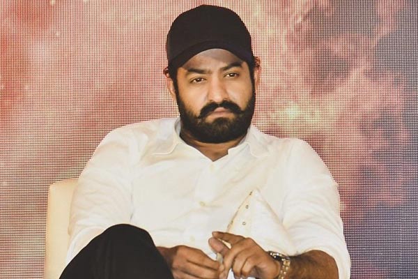 ఎన్టీఆర్ పైనే లీకులెందుకు?