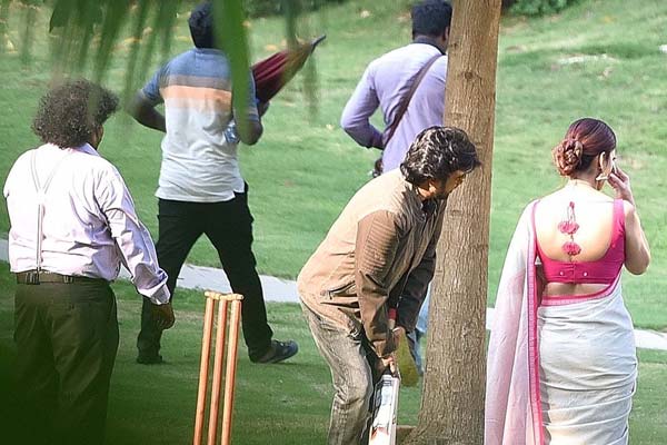 దర్బార్ కు లీకులు తప్పడం లేదు !