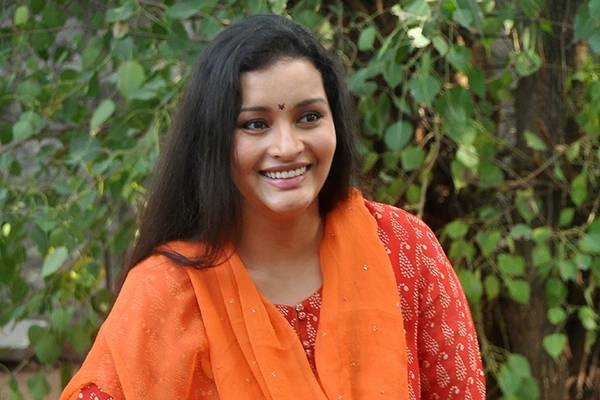 నెటిజెన్ పై రేణు దేశాయ్ ఫైర్