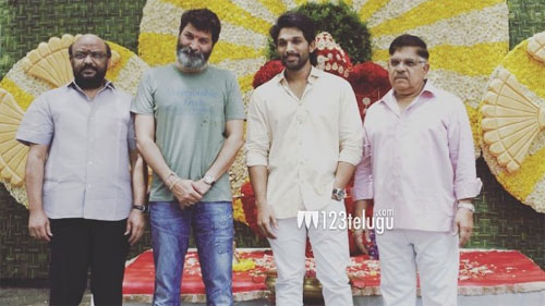 పూజ కార్యక్రమంలో  ‘త్రివిక్రమ్ – బన్నీ’ సినిమా !