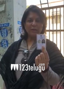 ఓటు వేయలేకపోయిన చరణ్ అత్తమ్మ !