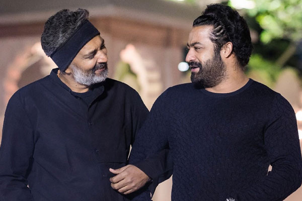 వైరల్ అవుతోన్న ‘ఎన్టీఆర్ – రాజమౌళి’ స్పెషల్  ఫోటో !