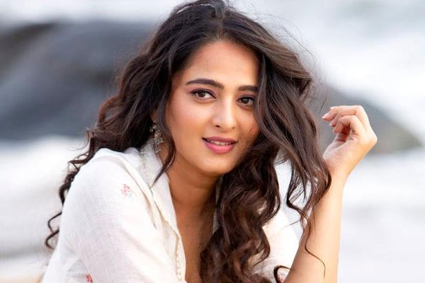 ఎక్స్ క్లూజివ్ ఇంటర్వ్యూ : అనుష్క – వీరు లేకపోతే నేను లేను..