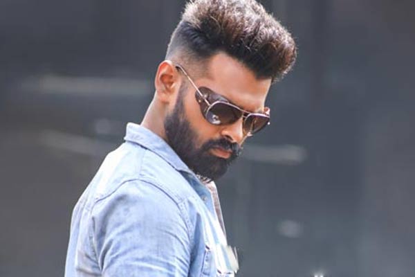 ‘ఇస్మార్ట్  శంకర్’  ఈ నలుగుర్ని ఏం చేస్తాడో.. ?