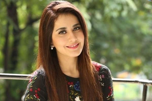 బన్నీ “ఐకాన్” మూవీలో  హీరోయిన్ గా రాశి ఖన్నా…!