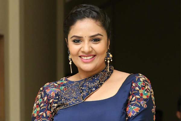 ‘శ్రీముఖి’ ఈ సినిమాతోనైనా హీరోయిన్ గా నిలబడుతుందా ?