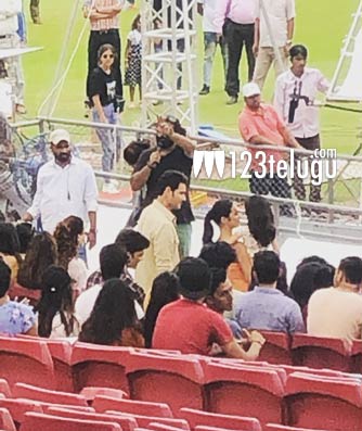 స్టేడియం లో మహేష్ ఏంచేస్తున్నారు…?