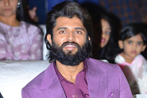 ఆ యంగ్ డైరెక్టర్ తో   ‘విజయ్ దేవరకొండ’ ఫిక్సేనా  ?