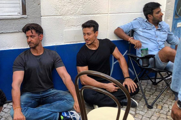 సూపర్ స్టార్స్ ను అవమానించిన హీరో  !