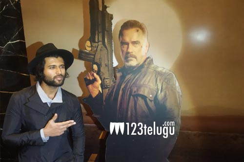 టెర్మినేటర్ పక్కన దేవరకొండ వైరల్ అవుతున్న ఫోటో 1 Vijay2
