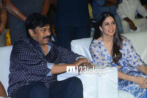 చిరంజీవి కాంప్లిమెంట్ కి ఉబ్బి తబ్బిబై పోతున్న యంగ్ హీరోయిన్ 1 Arjun Suravaram