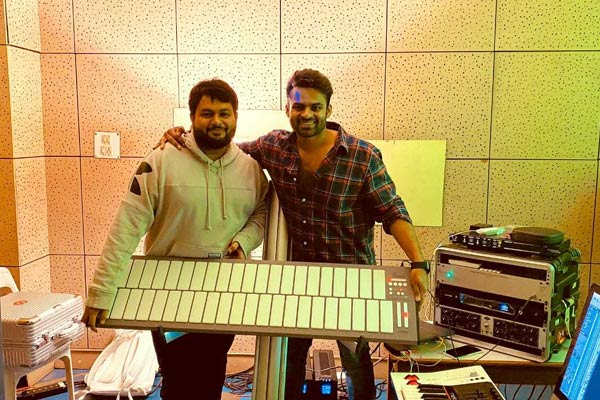 తమన్ కు సర్ ప్రైజ్ గిఫ్ట్ ఇచ్చిన  మెగా హీరో !