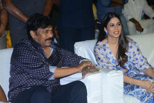 చిరంజీవి కాంప్లిమెంట్ కి ఉబ్బి తబ్బిబై పోతున్న యంగ్ హీరోయిన్