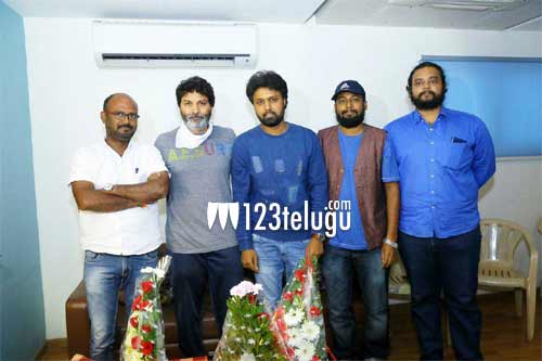 త్రివిక్రమ్ చేతుల మీదుగా 'మిస్ మ్యాచ్' మొదటి సాంగ్ విడుదల. 1 miss match