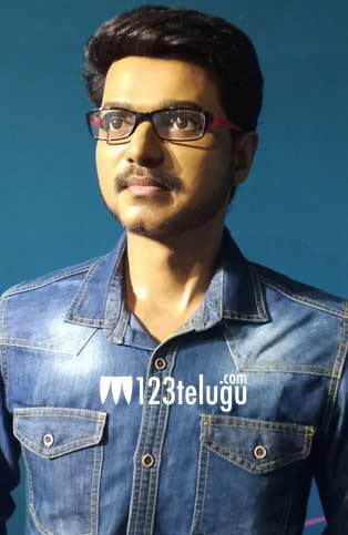 అక్కడ స్టార్ హీరో విగ్రహం పెట్టేశారు..! 1 vijay 2