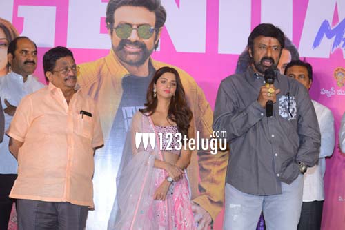 'రూలర్' చిత్రాన్ని ఆదరిస్తున్న ప్రేక్షకులకు కృతజ్ఞతలు- బాలకృష్ణ 1 Ruler 4