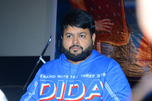 యూట్యూబ్ లో థమన్ రేర్ ఫీట్ ..!