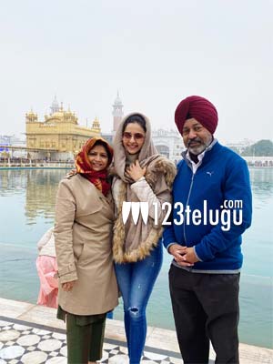 పుణ్య క్షేత్రాలు సందర్శిస్తున్న స్టార్ హీరోయిన్