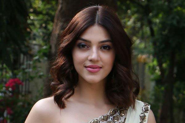 ఇంటర్వ్యూ : మెహ్రీన్ –  ఈ కథ విన్నాక  నాకు గూజ్ బంప్స్ వచ్చాయి.