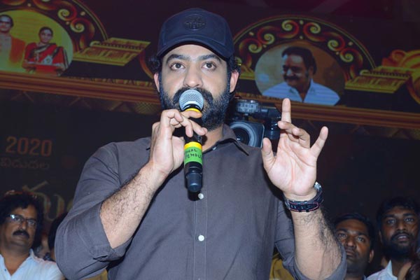 ముచ్చటగా మూడు మాటల్లో ముగించేసిన ఎన్టీఆర్… !