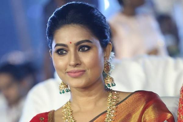 హోమ్లీ హీరోయిన్ కి ఆడపిల్ల పుట్టింది !