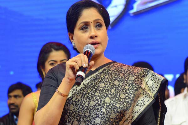 సూపర్ స్టార్ అనే పదానికి.. అర్థం మహేషే – విజయశాంతి