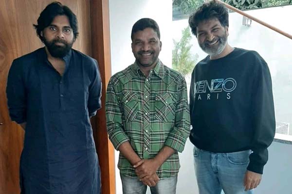 త్రివిక్రమ్ పవన్ ని కలవడం వెనుక ఆంతర్యం ఏమిటో?