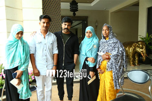 అభిమాని కుటుంబానికి చరణ్ ఆర్ధిక సాయం