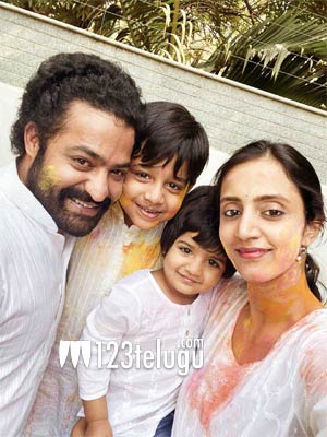 హోళీ వేడుకలలో కొమరం భీమ్.