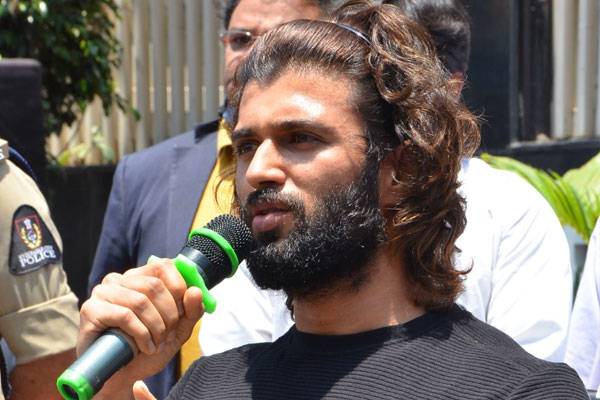 ఫ్యాన్స్ కి విజయ్ దేవరకొండ విన్నపం.
