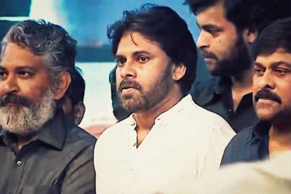 రాజమౌళి డైరెక్షన్ లో చిరు-పవన్ మల్టీస్టారర్.. డిసైడ్ చేయాల్సింది ఎవరంటే..?