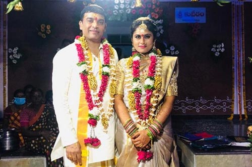 వైరల్ అవుతున్న నిర్మాత  పెళ్లి ఫోటోలు !
