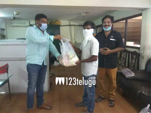 కష్టకాలంలో పేదలకు అండగా ప్రశాంత్ గౌడ్.