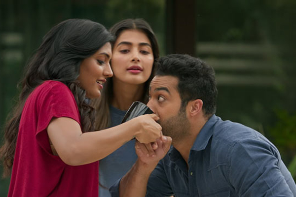 “అరవింద సమేత” స్పాట్లో ఈషా బైక్ రైడ్.!