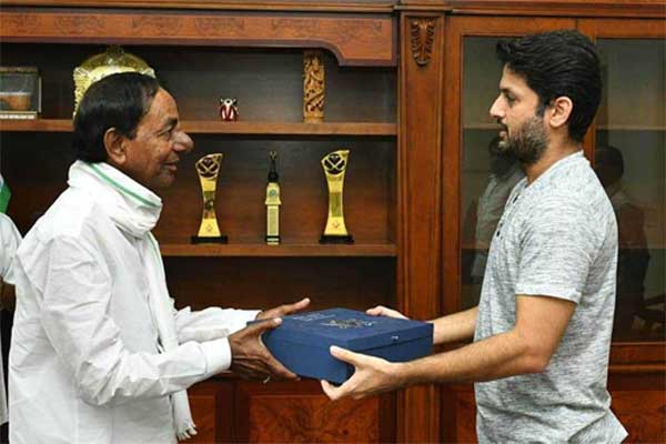 ‘సీఎం’ను పెళ్ళికి ఆహ్వానించిన హీరో !