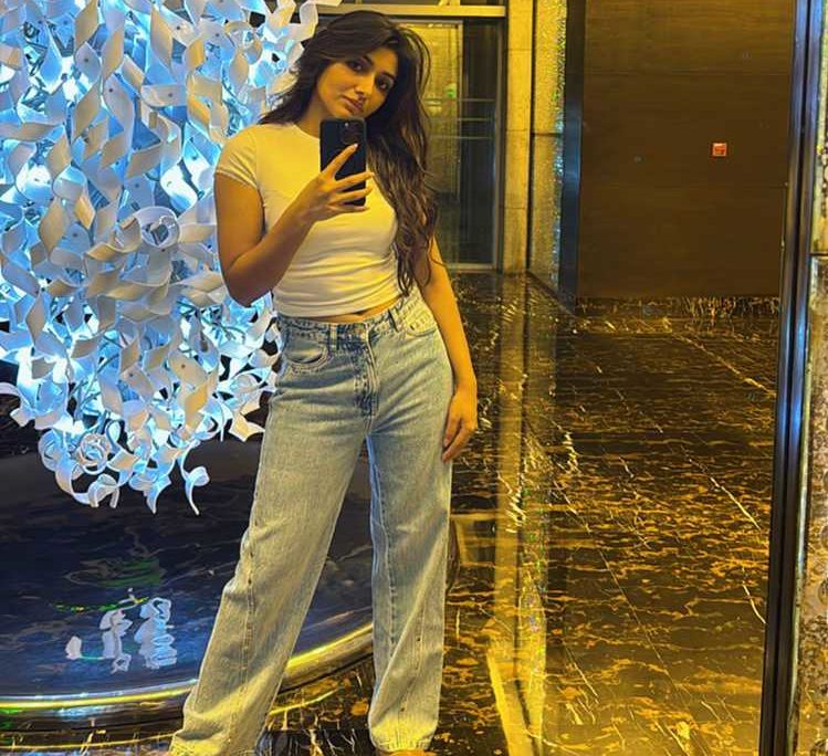 కొత్త ఫోటోలు : మిర్నా మీనన్