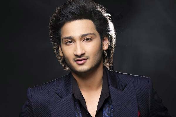 ఘట్టమనేని వారసుడు ఎంట్రీకి ఈ డైరెక్టర్ ఫిక్స్..?