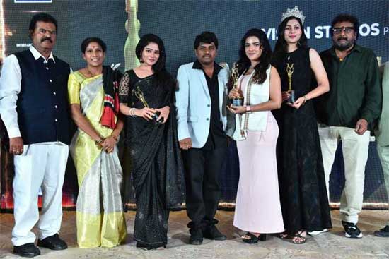 సినీ, రాజకీయ ప్రముఖుల సమక్షంలో గ్రాండ్ గా విజన్ స్టూడియోస్ ఐకాన్స్ ఆఫ్ ఎక్సలెన్స్ అవార్డ్స్