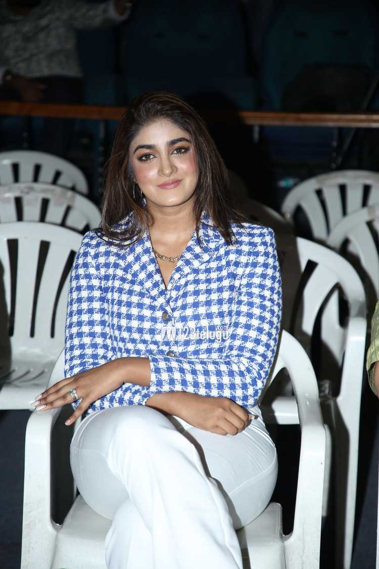 కొత్త ఫోటోలు : డింపుల్ హయాతి