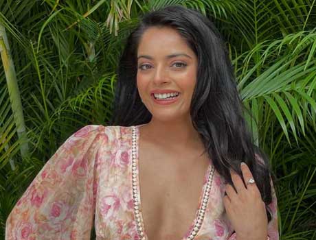 Riddhi-Kumar
