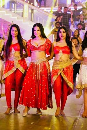 ‘త్రిముఖ’ కోసం ‘గిప్పా గిప్పా’ ఐటెం సాంగ్ షూట్ పూర్తి