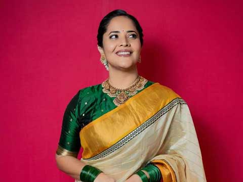 ‘చెప్పు తెగుద్ది..’ అంటూ మాస్ వార్నింగ్ ఇచ్చిన అనసూయ.. ఎవరినంటే..?