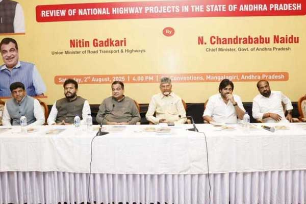 ఫోటోలు : రహదారుల శంకుస్థాపన కార్యక్రమంలో పవన్ కళ్యాణ్, నితిన్ గడ్కరి, చంద్రబాబు