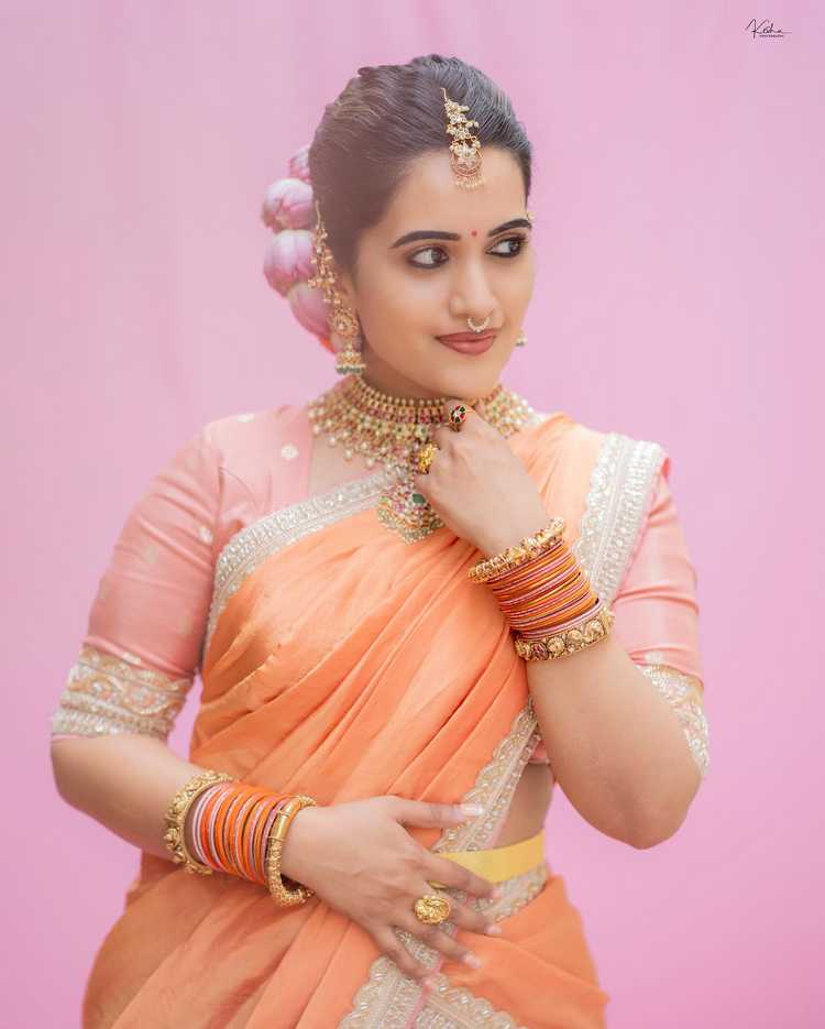 ఫోటోలు : యాంకర్ స్రవంతి చొక్కరపు