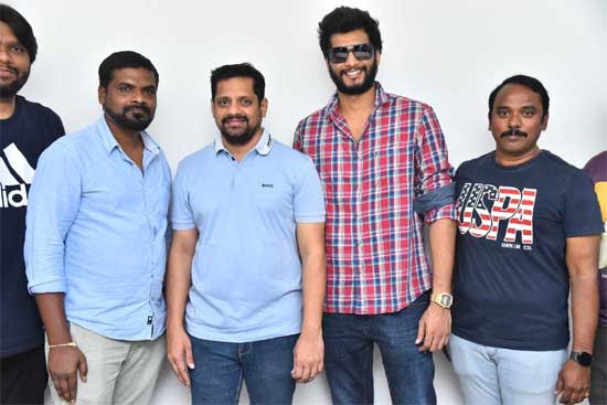 బన్నీ వాస్ చేతుల మీదుగా ‘బరాబర్ ప్రేమిస్తా’లోని ‘గుంజి గుంజి’ సాంగ్ విడుదల