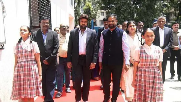 ఫోటోలు : ముంబైలోని ఆంధ్రా ఎడ్యుకేషన్ సొసైటీ స్కూల్‌ను సందర్శించిన నందమూరి బాలకృష్ణ