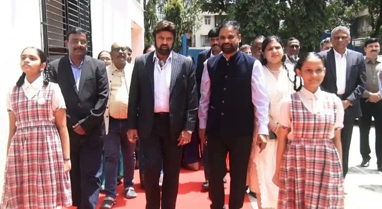 ముంబైలో ఆంధ్ర ఎడ్యుకేషన్ సొసైటీ పాఠశాలను సందర్శించిన బాలకృష్ణ