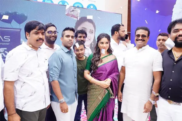 ప్రియాంకా మోహన్ చేతుల మీదుగా అల్లకాస్ మాల్ ప్రారంభోత్సవం